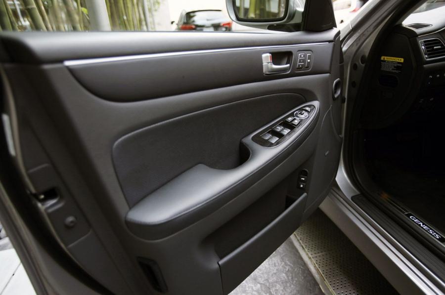  Hyundai Genesis 5.0 R-Spec 2012 года  (фото 11 из 33)